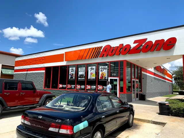 Glenbrook Commons Plaza