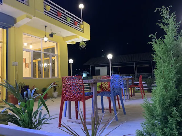 Paper Planes Cafe & Restaurant