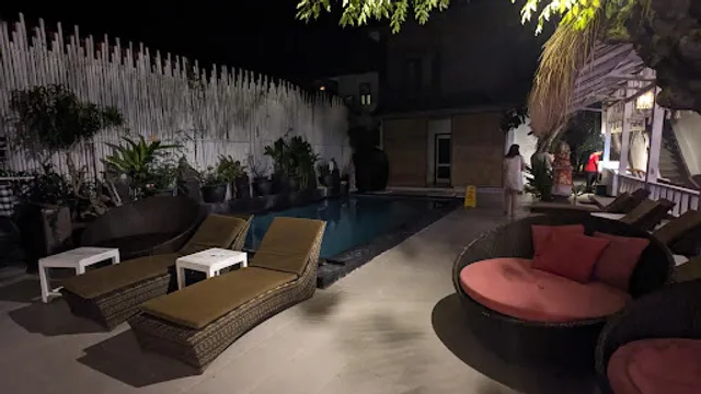 Agus Shipwreck Bar & Restaurant