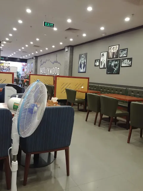 Hollywood Restaurant