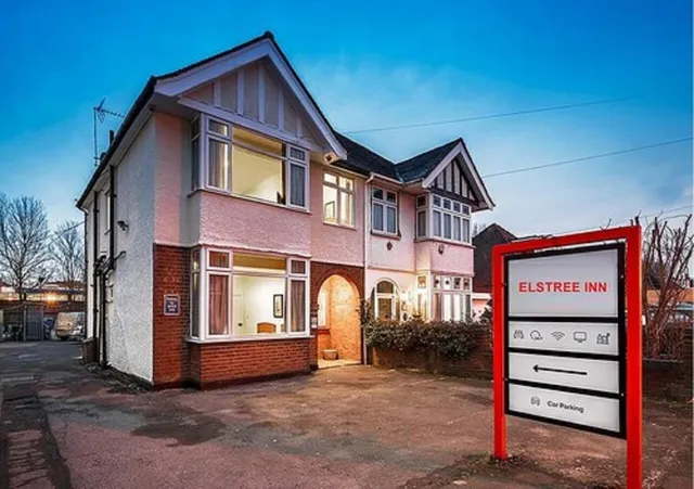 Elstree Inn Hotel