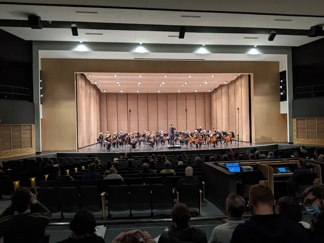 Verona Area Performing Arts Series