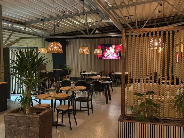 Hugget Burgers & Pizza