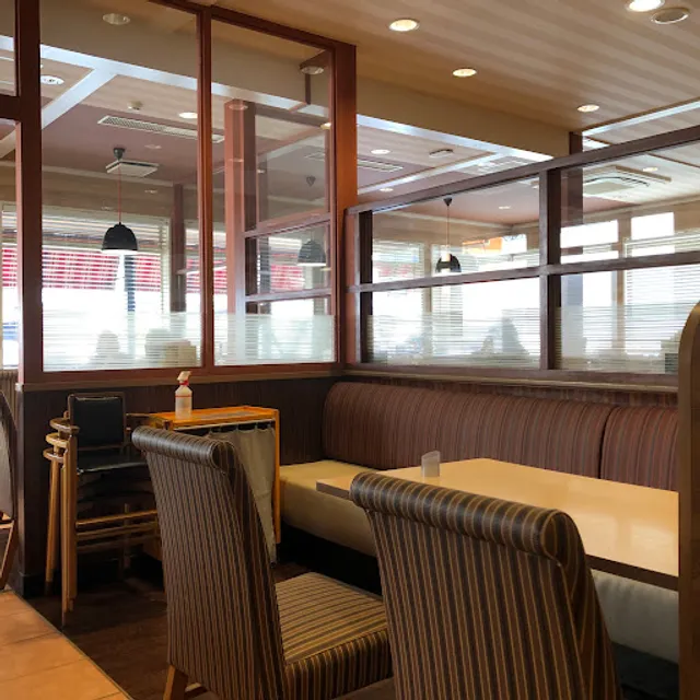 ガスト 四日市久保田店