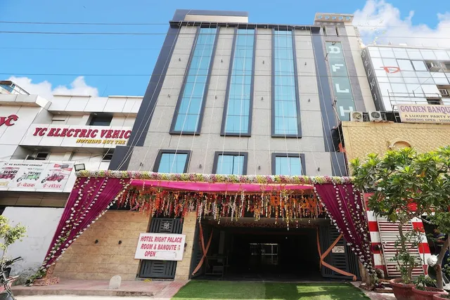 Hotel Right Palace & Banquets