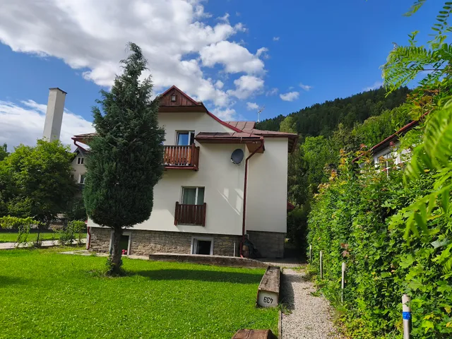 Noclegi, pokoje, apartamenty w Szczawnicy, Dom Przystań Park Dolny, parking