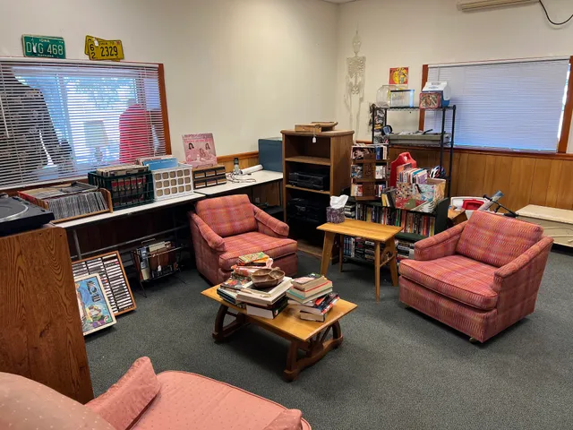 Ride And Seek Thrift