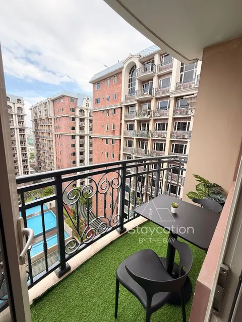 Balmoral Place Monarch Parksuite