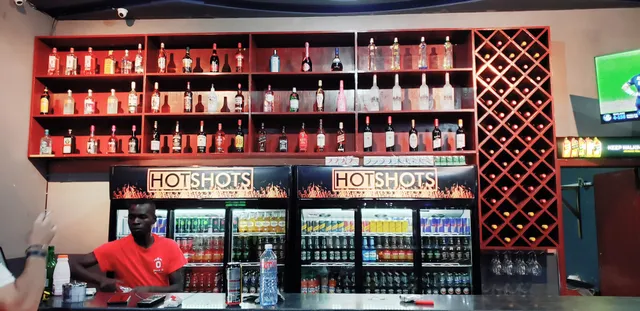 HOT SHOTS Bar & Grill