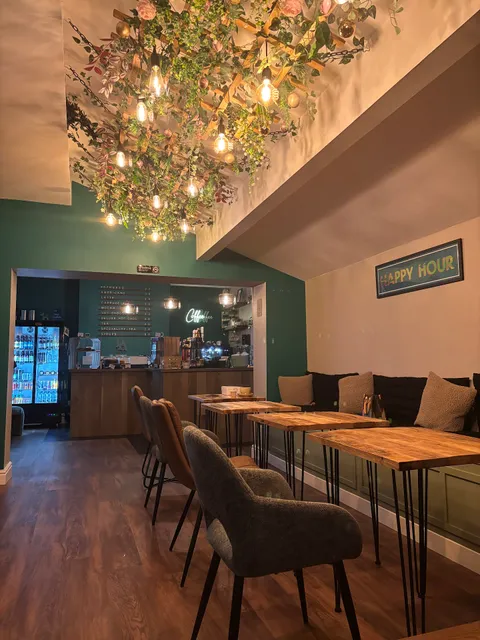 Snoop's Coffee and Wine Bar