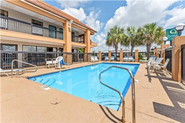 Quality Inn & Suites near Robins Air Force Base