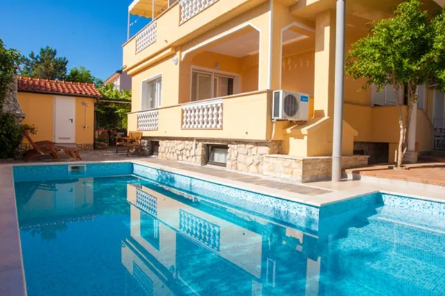 Pansion Tina, Šilo - Apartments with private pool