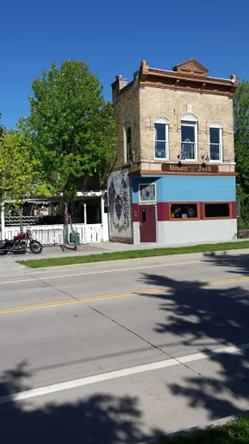 Gypsy’s 812 Lounge (formerly Union Jack)