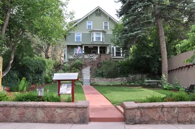 Avenue Hotel Bed and Breakfast