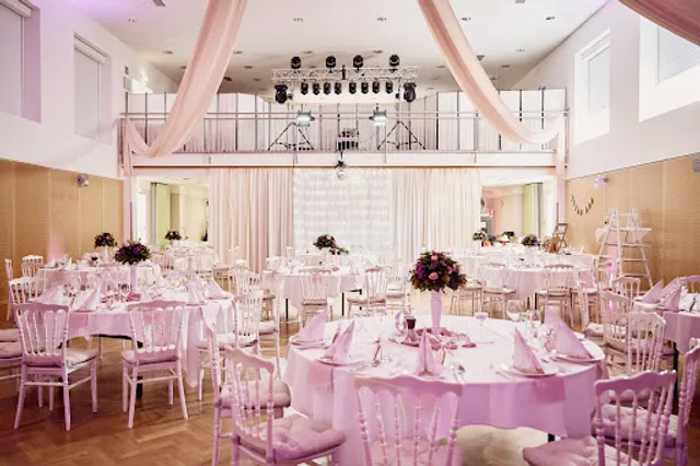 Cafe Restaurant Adrienn | Geburtstagsfeier | Hochzeit | Essen bestellen Wiener Neustadt | Geburtstag feiern Wiener Neustadt