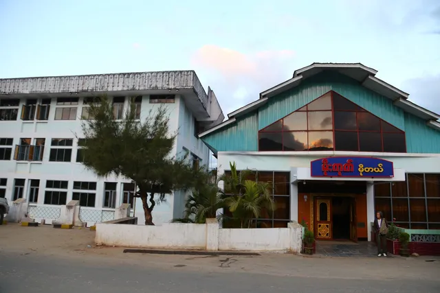Mogok Motel