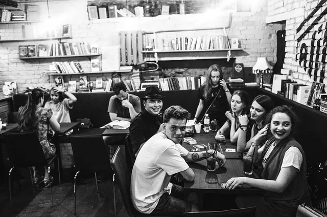 Палітурка — кава та книжки