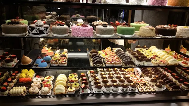 Laures Cafe & Patisserie