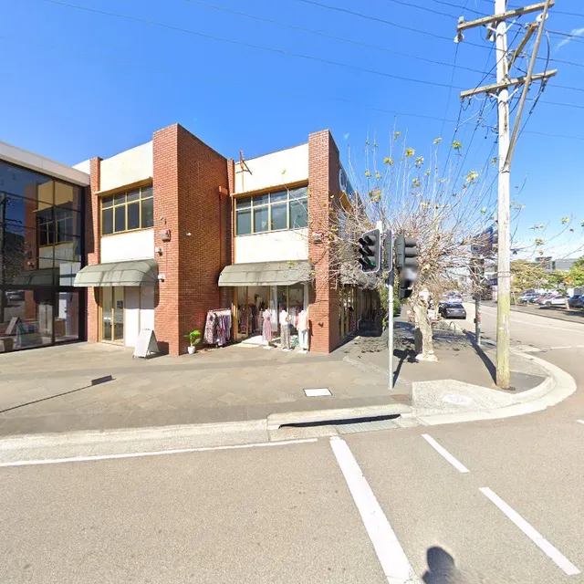 345 Lawrence Hargrave Dr