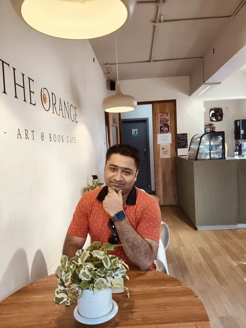 The Orange, Art and Book Cafe