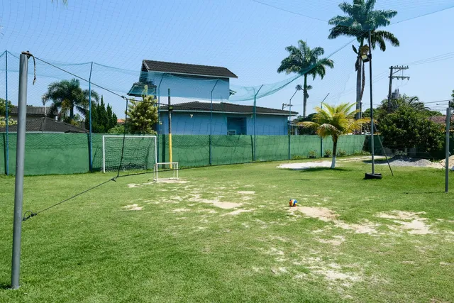 Casarão Com Piscina e Campo de Futebol