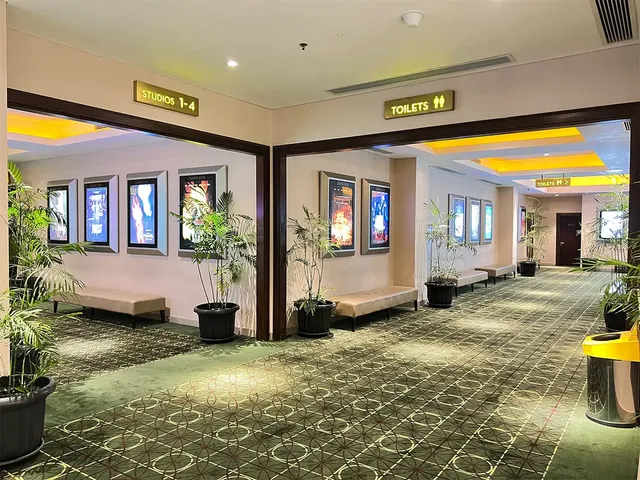 Transmart Ngagel XXI