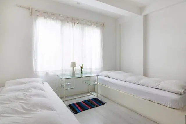 Four Red Doors Apartment