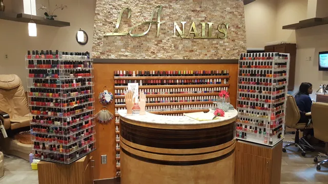 L A Nails