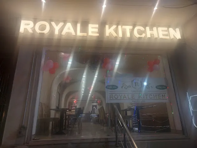 ROYALE KITCHEN