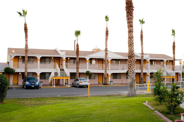 Emerald Inn and Lounge