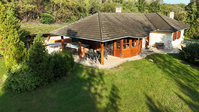 GRANDE VENDÉGHÁZ TATA