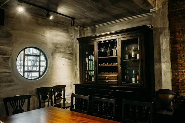 Niêu Ta Lounge & Restaurant