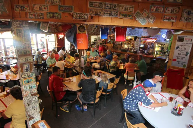 Lake House Restaurant Bar & Grill