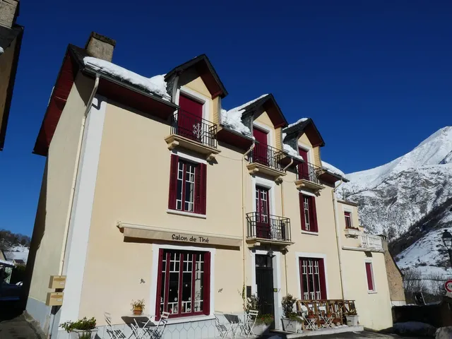 Chambres d'hôtes Chalet Mina - Restaurant - Salon de thé - Epicerie fine - Cadeaux - Luz St Sauveur