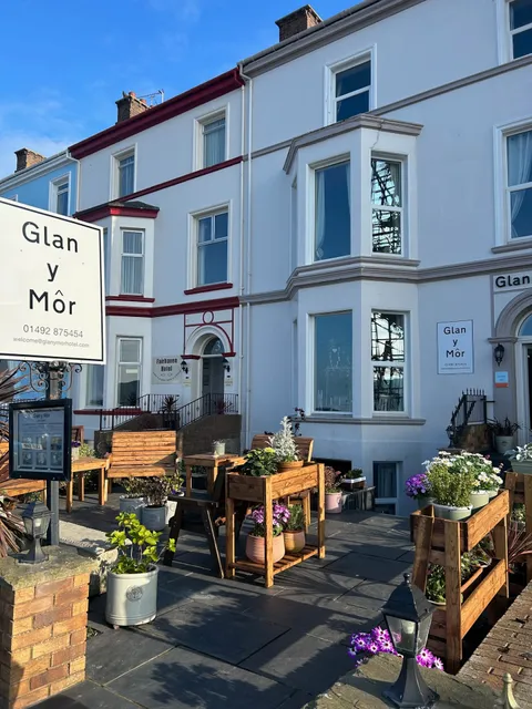Glan y Môr Hotel