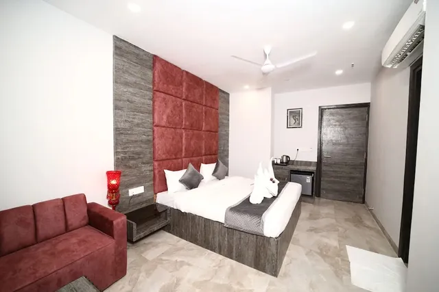 THOR HOTEL (THE PARTY WORLD) AGRA