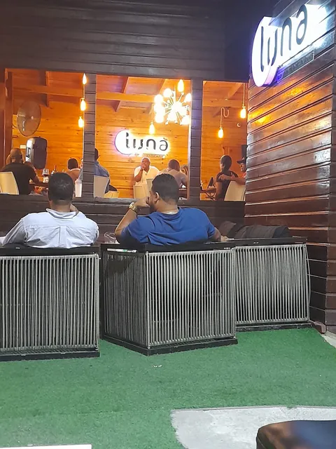 Luna Bar Lounge & Restaurant