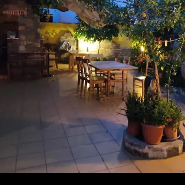 Αγία Κυριακή, Παραδοσιακός Ξενώνας