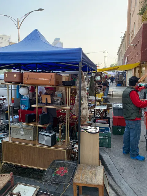 Tianguis Dominical De Antiguedades "Lagunilla"