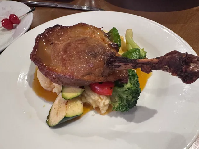 Terre Rouge by the lake