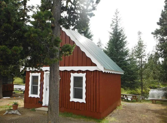 Crescent Creek Cottages