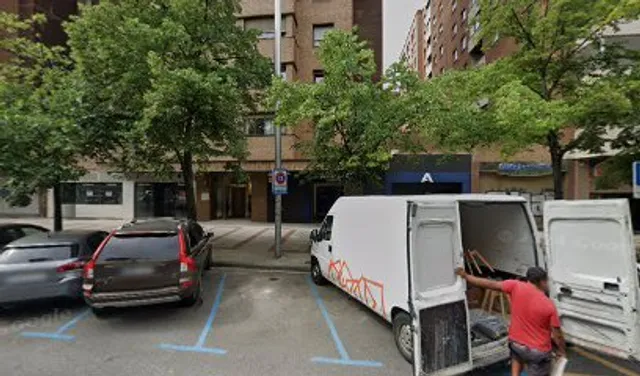 Av. de Sancho el Fuerte, 81