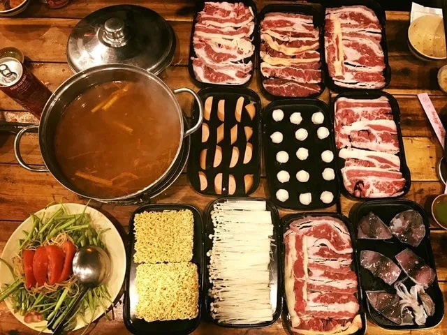 QUÁN LẨU NƯỚNG CHUỘT NHỎ BBQ HOUSE