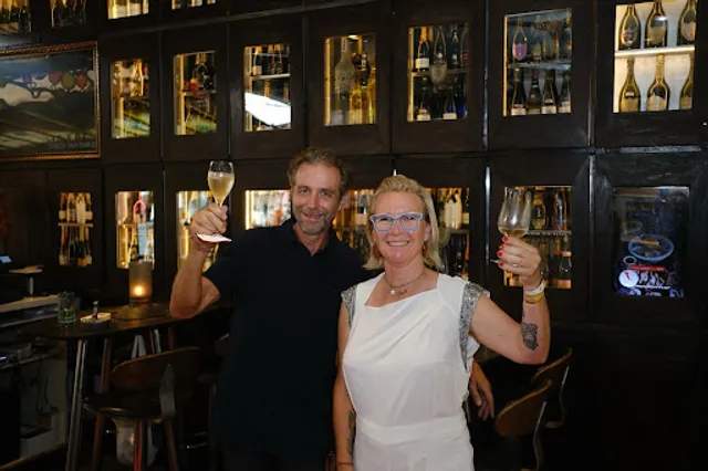 Red Carpet Champagne Bar