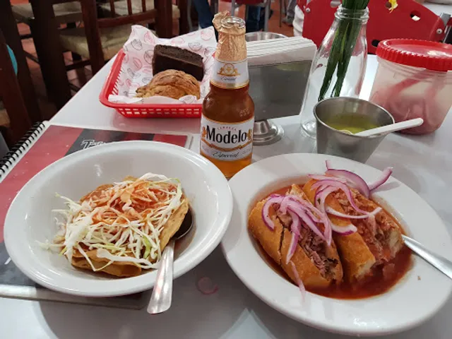 Tortas Ahogadas Héctor