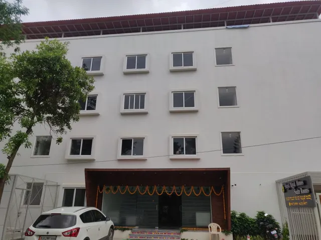 Surya Royals Home White House PG For Men & Women