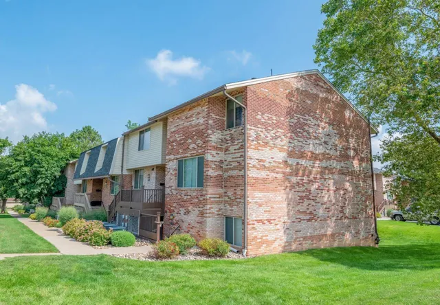 Briarwood Apartment Homes & Townhomes