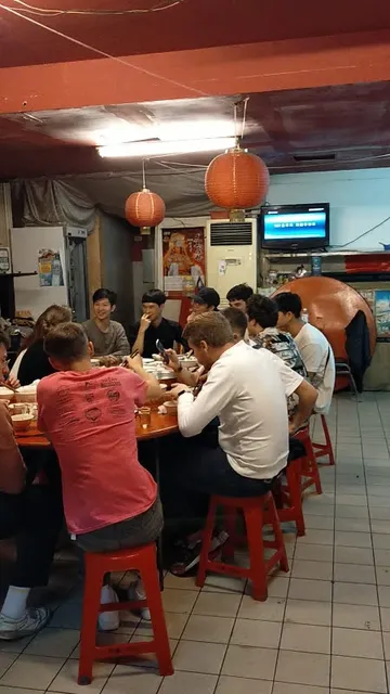 88家常菜~完全預約制！看客人~人數、預算新鮮採買食材訂好位才會準備~請沒有訂好位的要詢問的不要進來因為一個人作業無法服務~請要訂位的要詢問的電話聯絡~歡迎光臨謝謝支持！