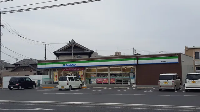FamilyMart; Okayama Shinpuku