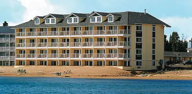 Clarion Hotel Mackinaw City Beachfront